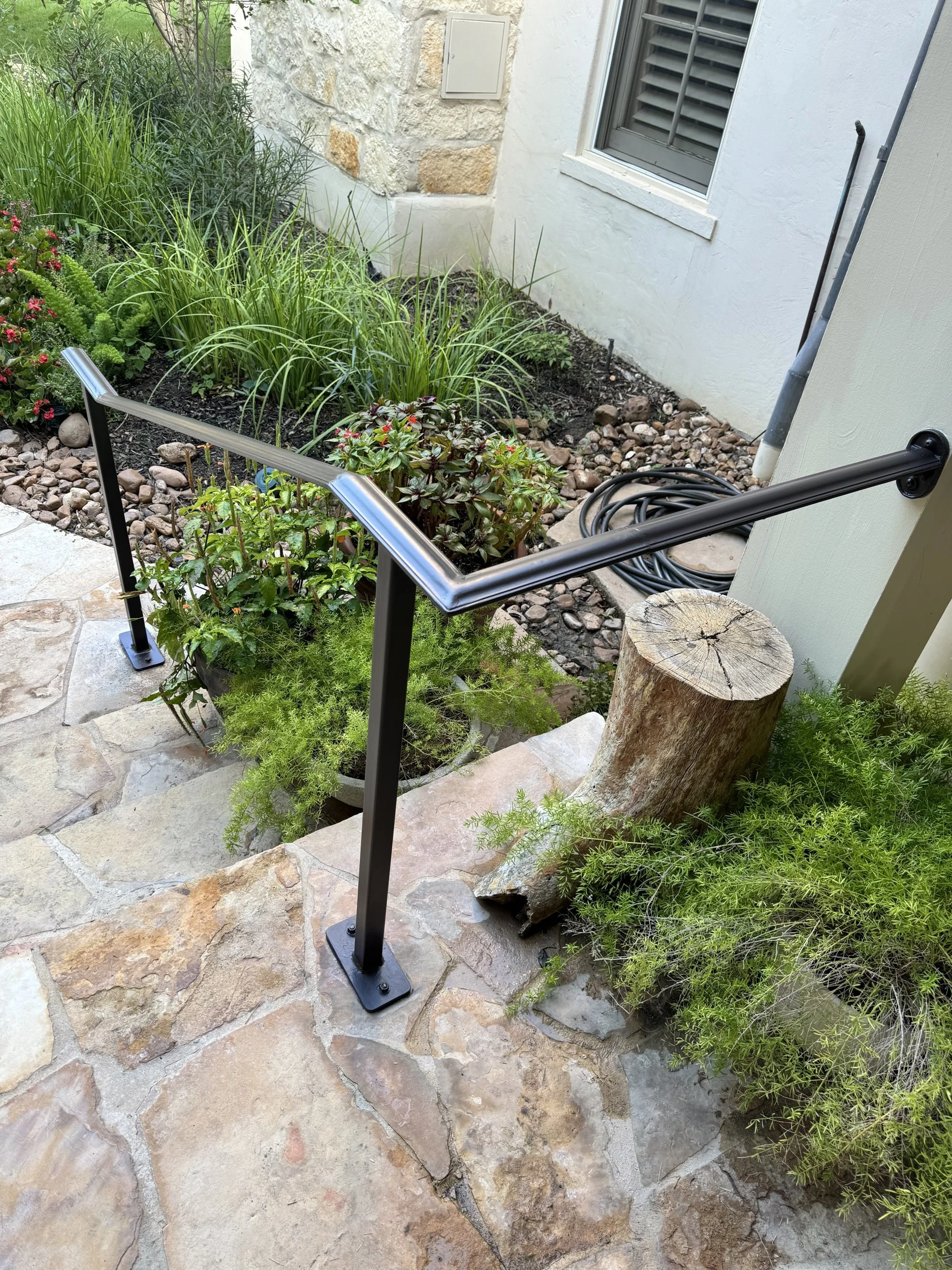 custom-iron-handrail-welded-corner.jpg