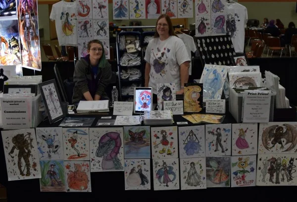 Bri Crozier at Wizard World Des Moines 2016 with her mom, Rachel.