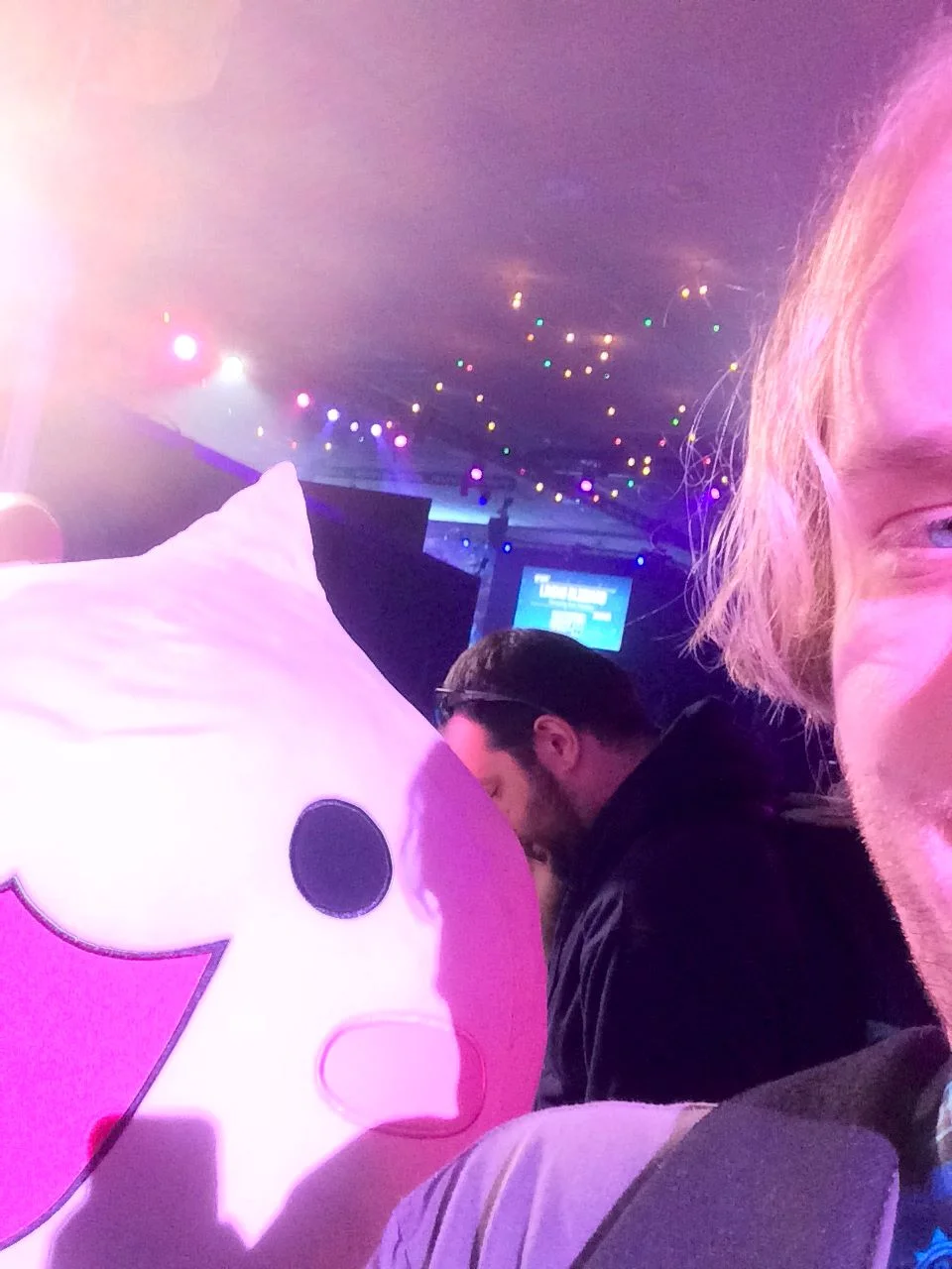Shawn Hall & the Pachimari oversized plush at BlizzCon 2017.