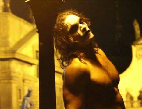 Jason Momoa as The Crow .