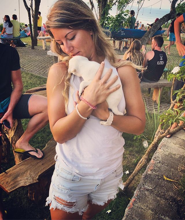 Find a puppy, pick it up, then all day you’ll have good luck!
#heiditravels #cryptotips #puppy #cutenessoverload #love #myprecious #bali #happy