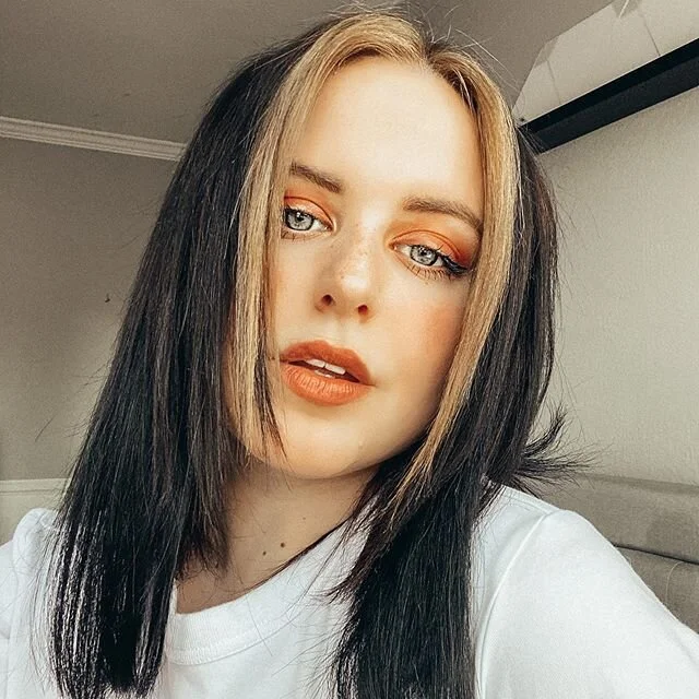 🌼 eyes for you 🌼 &bull;
Wearing some of my favorites: 
@trestique brow pencil
@marcjacobsbeauty youthquake moisturizer 
@ctilburymakeup lip cheat