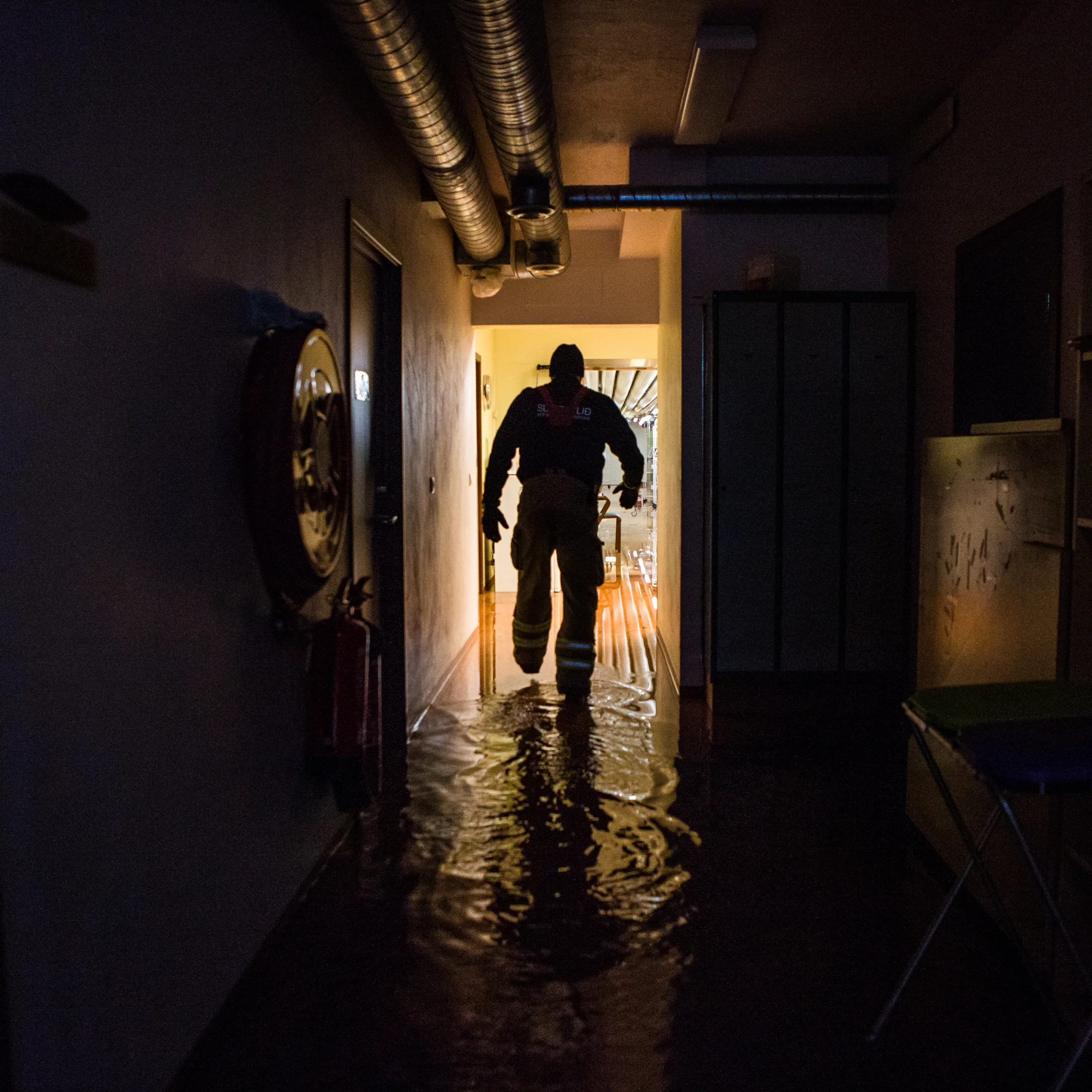 A firemen in a cellar of a flooded nursing home Fréttablaðið 2018