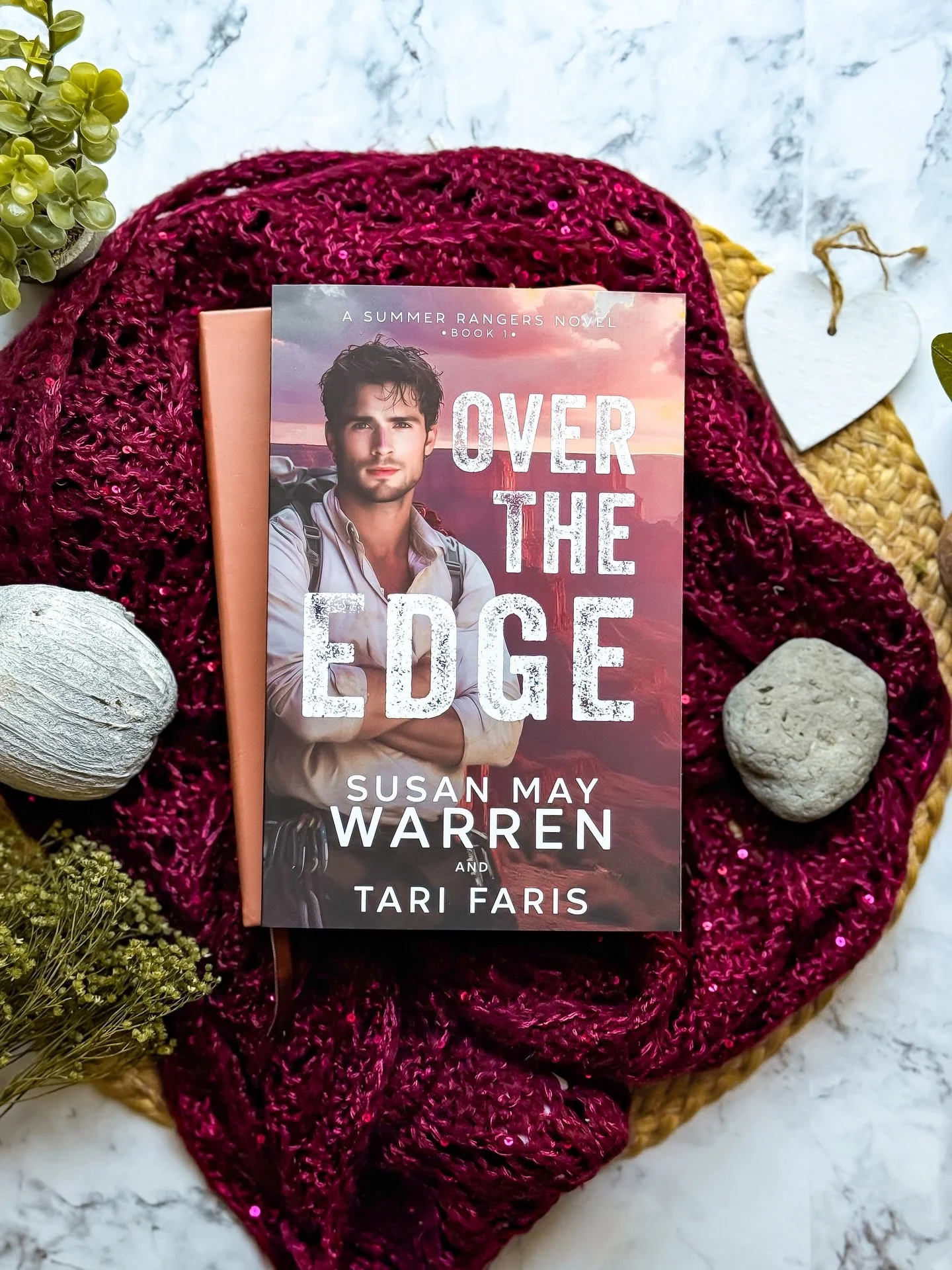 Suspense ⏳&middot; Adventure 🏜️&middot; Romance ❤️

𝗔 𝘁𝗲𝗰𝗵 𝘀𝗮𝘃𝘃𝘆 𝗵𝗮𝗰𝗸𝗲𝗿 𝗼𝗻 𝘁𝗵𝗲 𝗿𝘂𝗻. 𝗔 𝗽𝗮𝗿𝗸 𝗿𝗮𝗻𝗴𝗲𝗿 𝘄𝗶𝘁𝗵 𝗽𝗮𝘀𝘁 𝗿𝗲𝗴𝗿𝗲𝘁𝘀. 𝗧𝗵𝗲 𝗿𝘂𝗴𝗴𝗲𝗱 𝗯𝗲𝗮𝘂𝘁𝘆 𝗼𝗳 𝘁𝗵𝗲 𝗚𝗿𝗮𝗻𝗱 𝗖𝗮𝗻𝘆𝗼𝗻 𝗮𝗻𝗱 𝗮 𝘁?