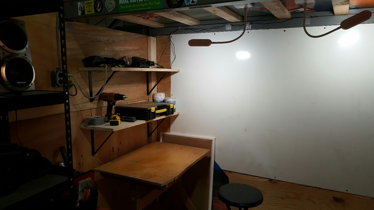 Extra shelving, flexible LED lighting, 