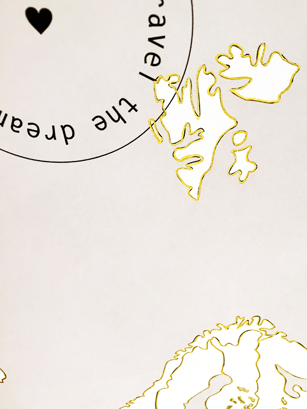 Capturing the shine of the gold outline