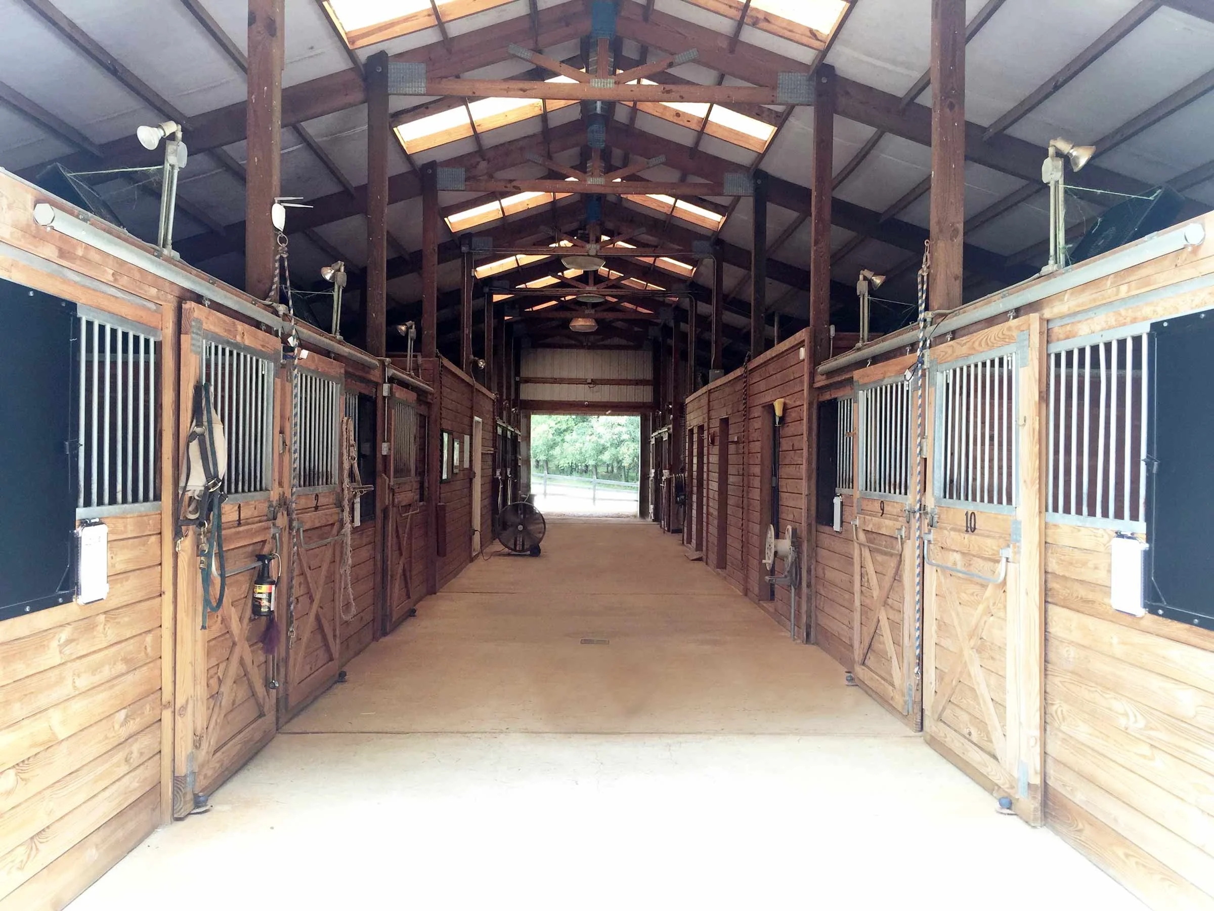 Canter-Hill-Stables-hall-view.jpg