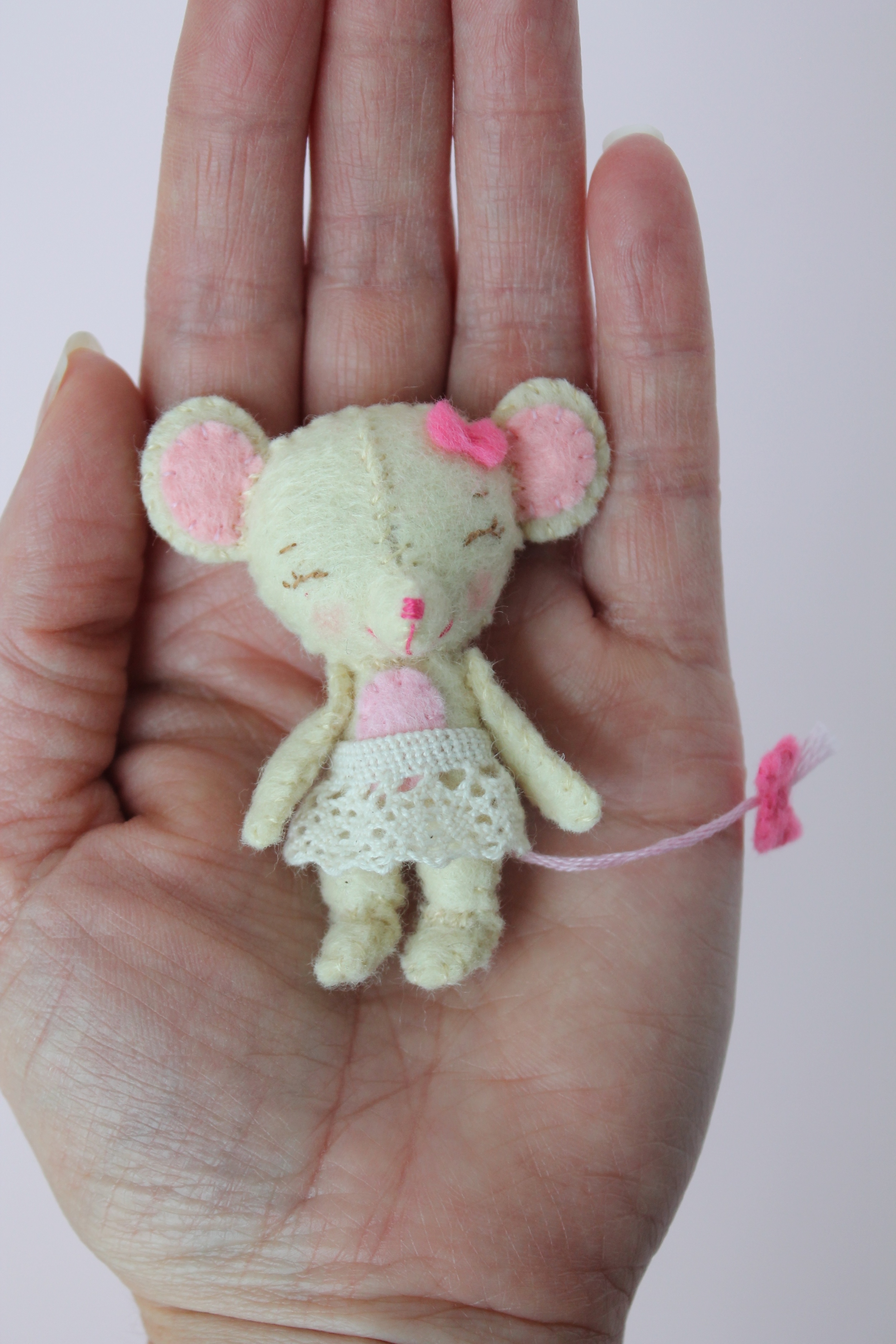 Tiny Felt mouse. Pattern from Gingermelon ETSY shop.