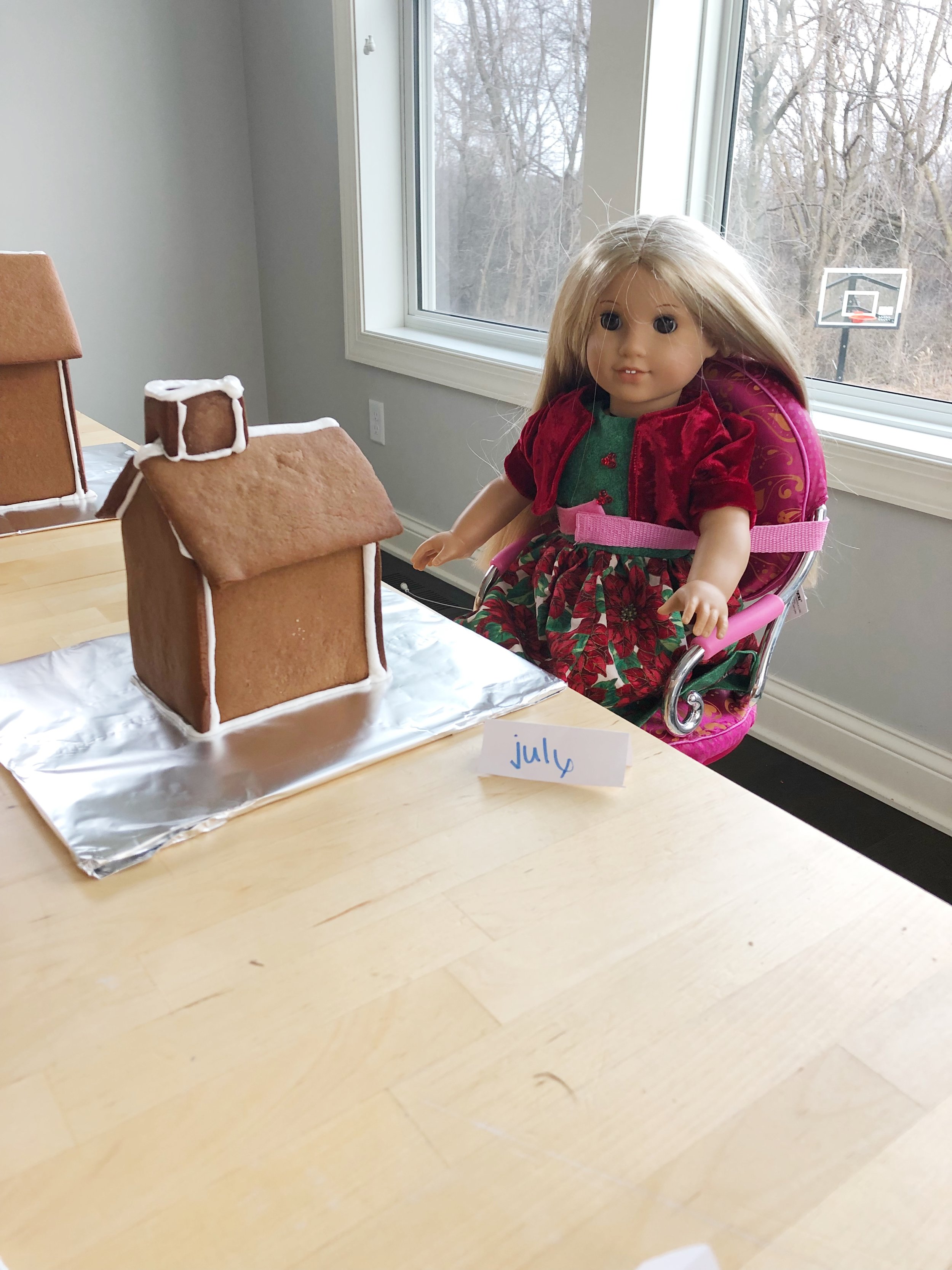 Making gingerbread houses from scratch. Free recipe and template.