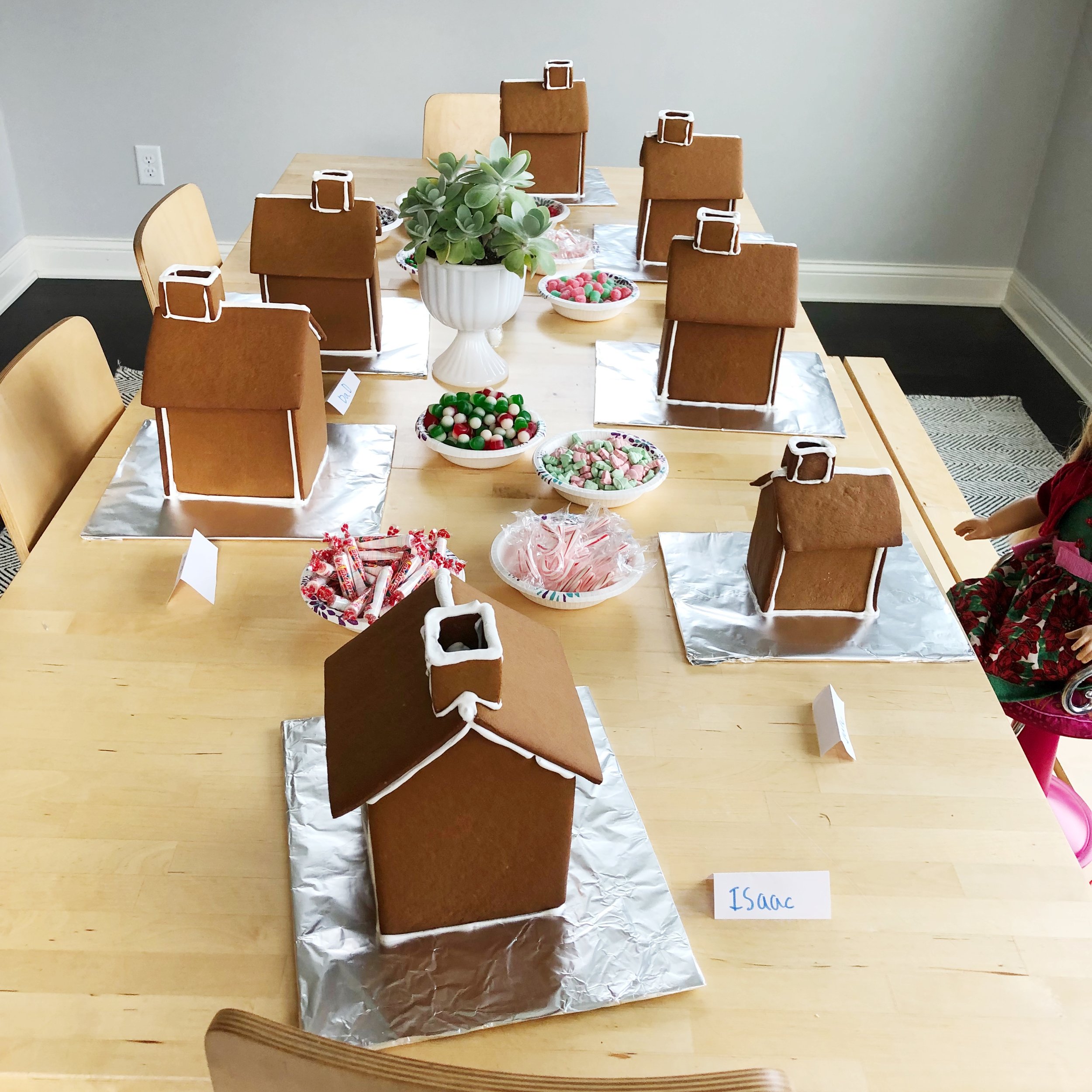 Making gingerbread houses from scratch. Free recipe and template.