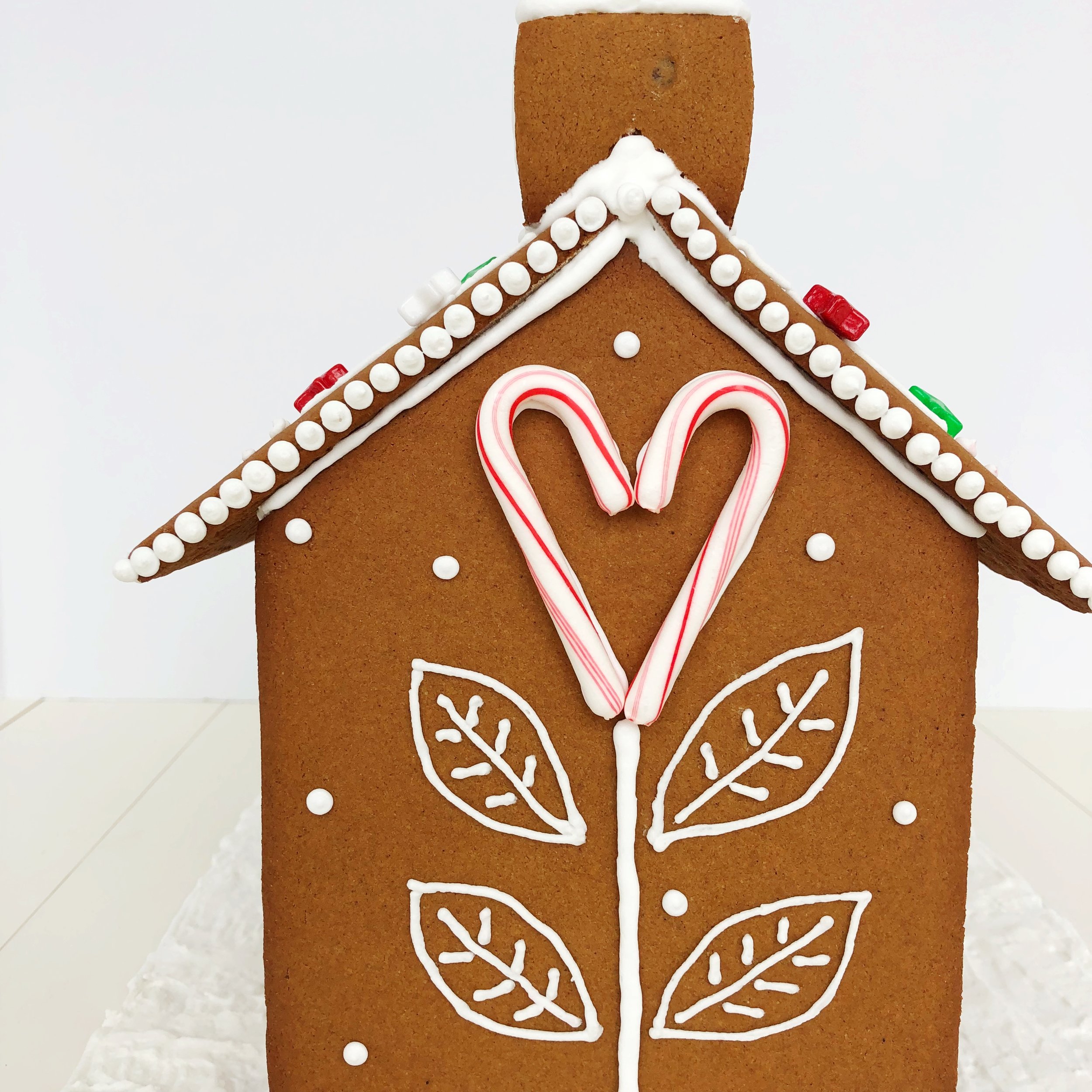 Making gingerbread houses from scratch. Free recipe and template.