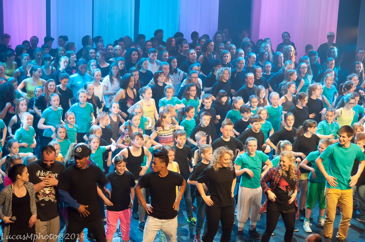 ellen_dance_watermerk-21-van-165_17850938349_o.jpg