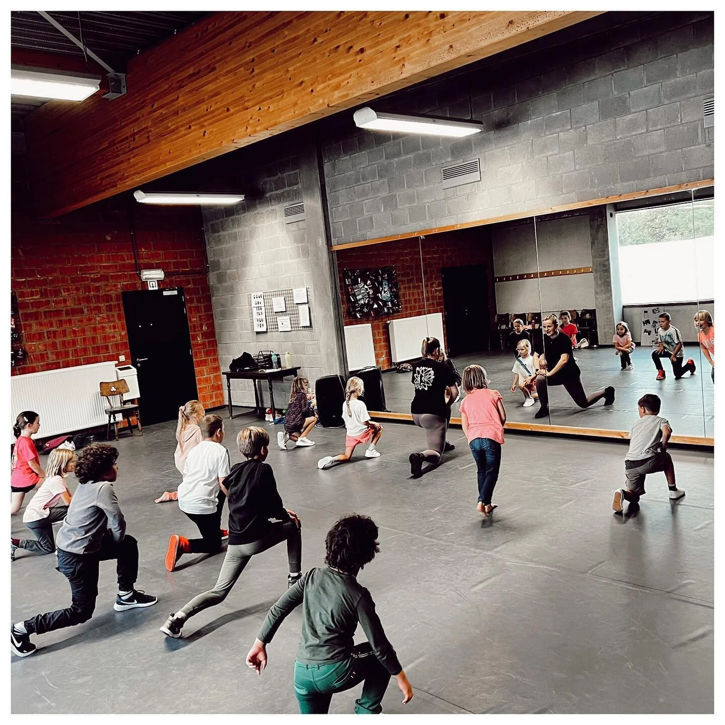 // RECAP 

✹ Merci-Merci-Merci!
Voor de bangelijke eerste week! 💥 

⤏ ZALIG om iedereen terug te zien! 
⤏ ZALIG om al die nieuwe gezichten te verwelkomen!

LET&rsquo;S DO THIS 💪🏼 

🫶🏼
#dansschoolutds