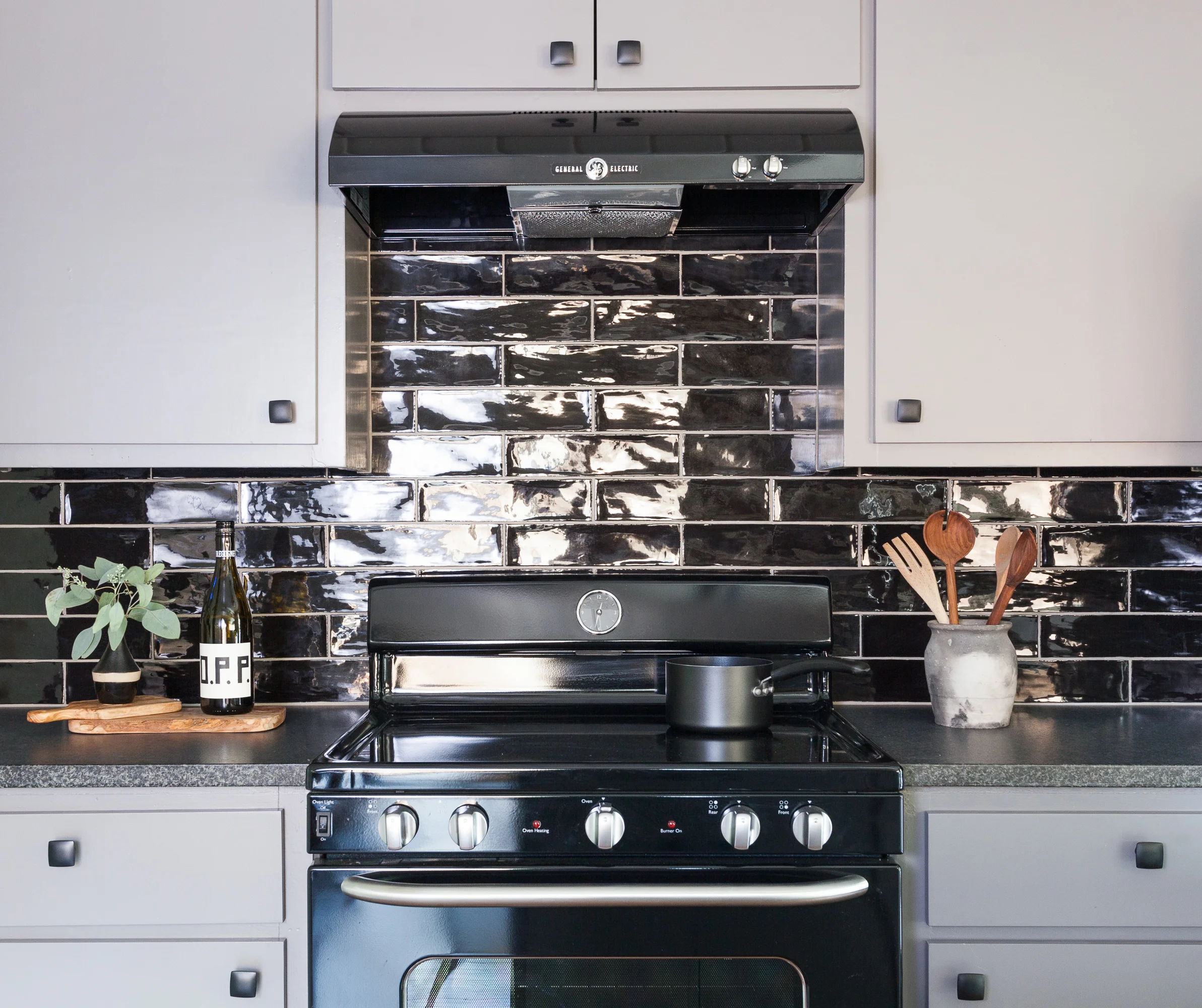 ERIN WILLIAMSON | OKENA BLACK KITCHEN REMODEL GE APPLIANCES