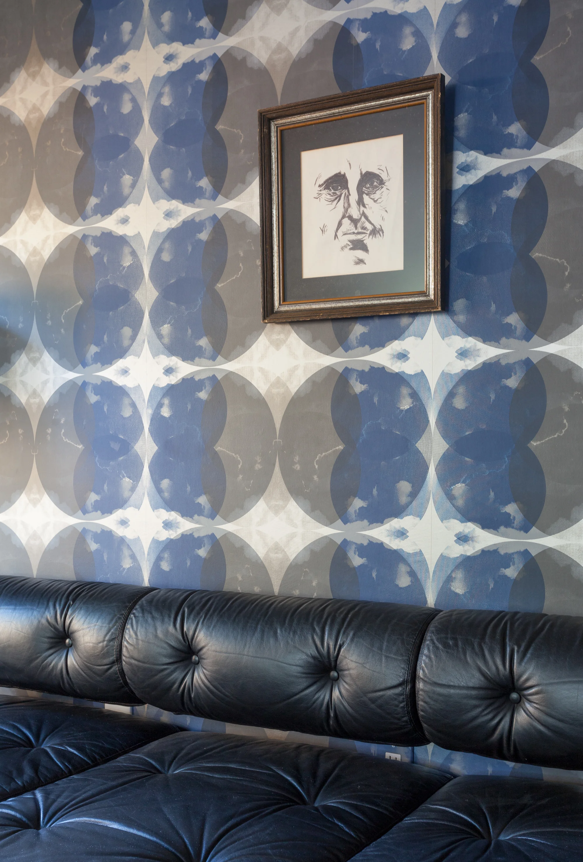 ERIN WILLIAMSON | OKENA FLAT VERNACULAR WALLPAPER VINTAGE GIANNI SONGIA BLACK LEATHER DAYBED