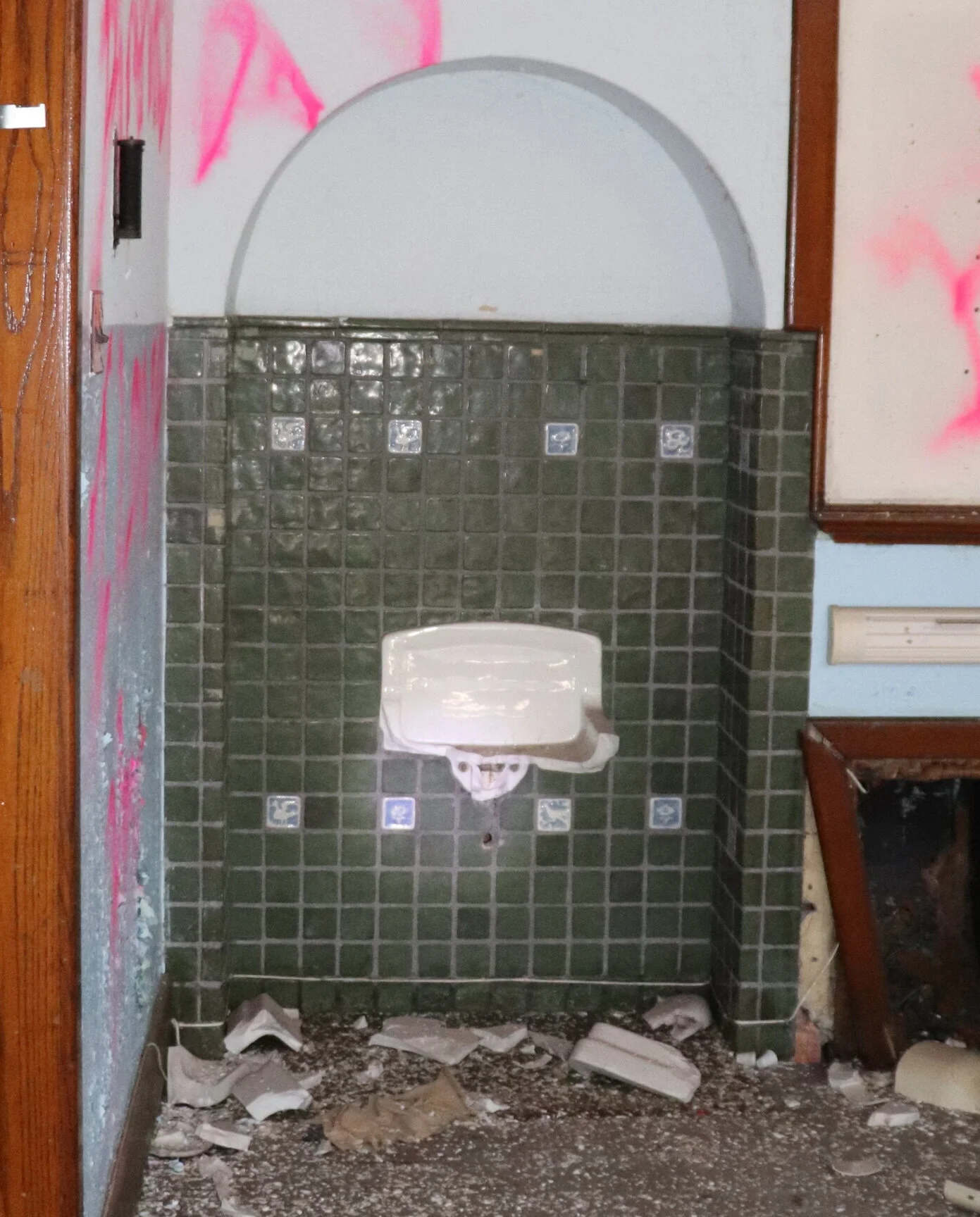 13-Pewabic+tiles.jpg