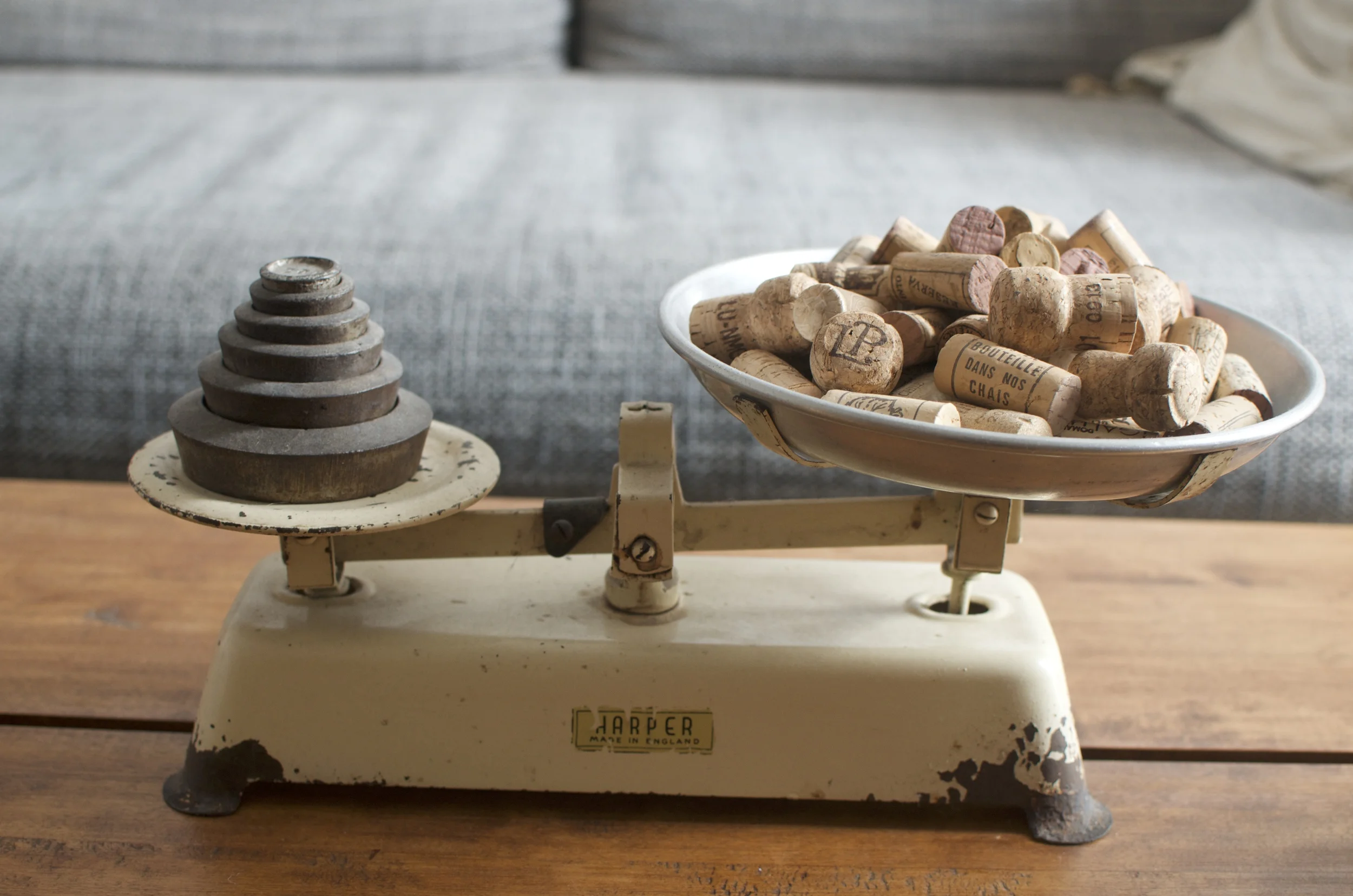 de(tales): nan's scales