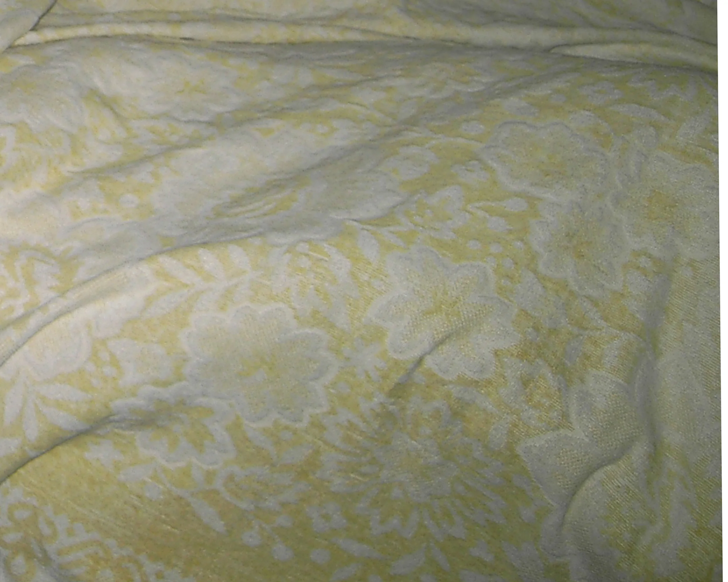 de(tales): the yellow blanket