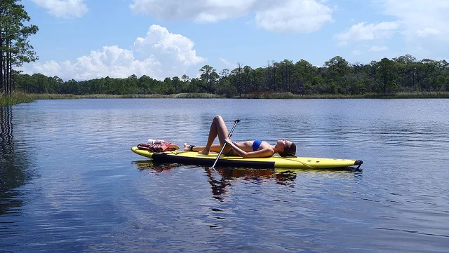 de(tales): paddleboard