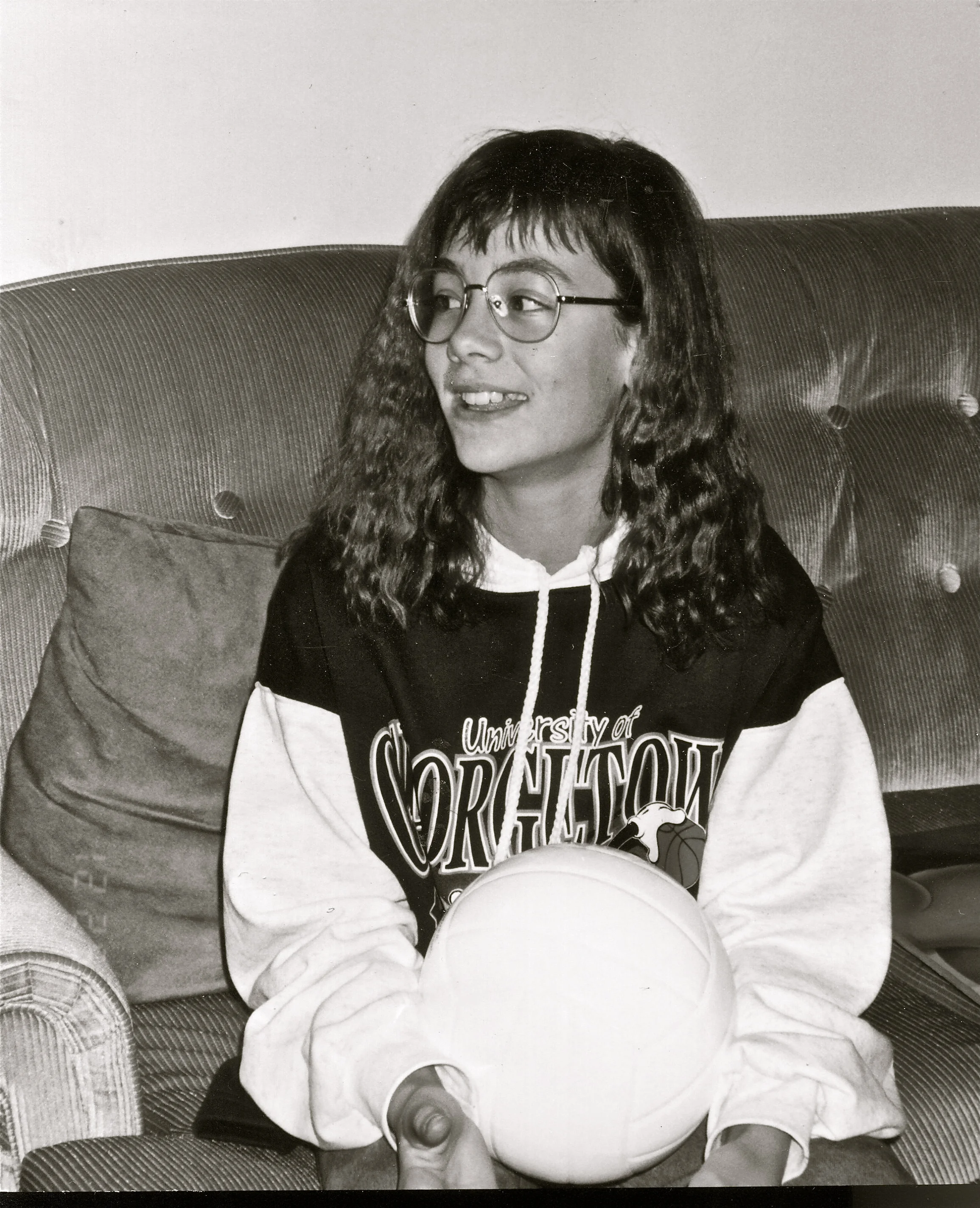 de(tales): ugly sweatshirt