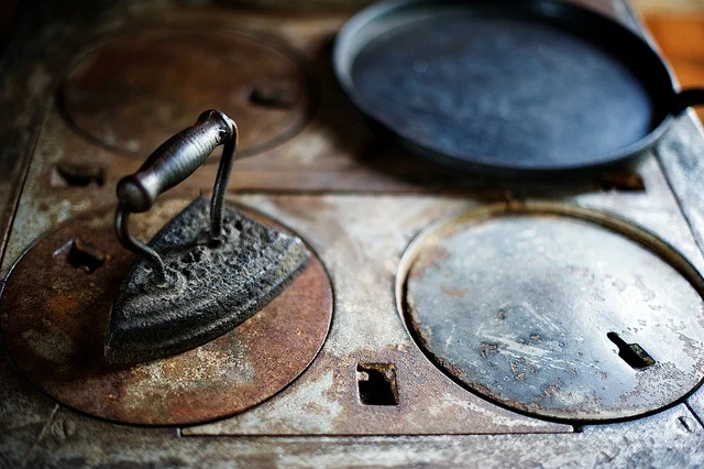 de(tales): love sounds like metal