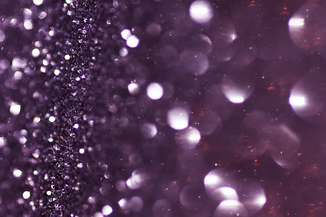 de(tales): purple glitter