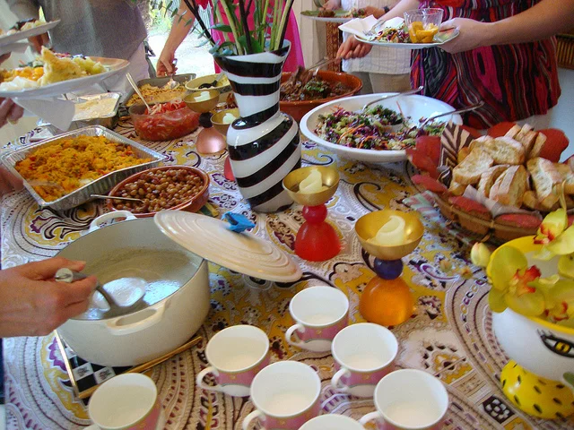 de(tales): potluck suppers