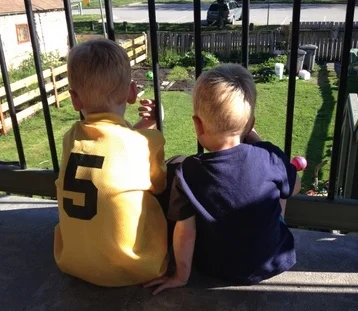 de(tales): 816 square feet