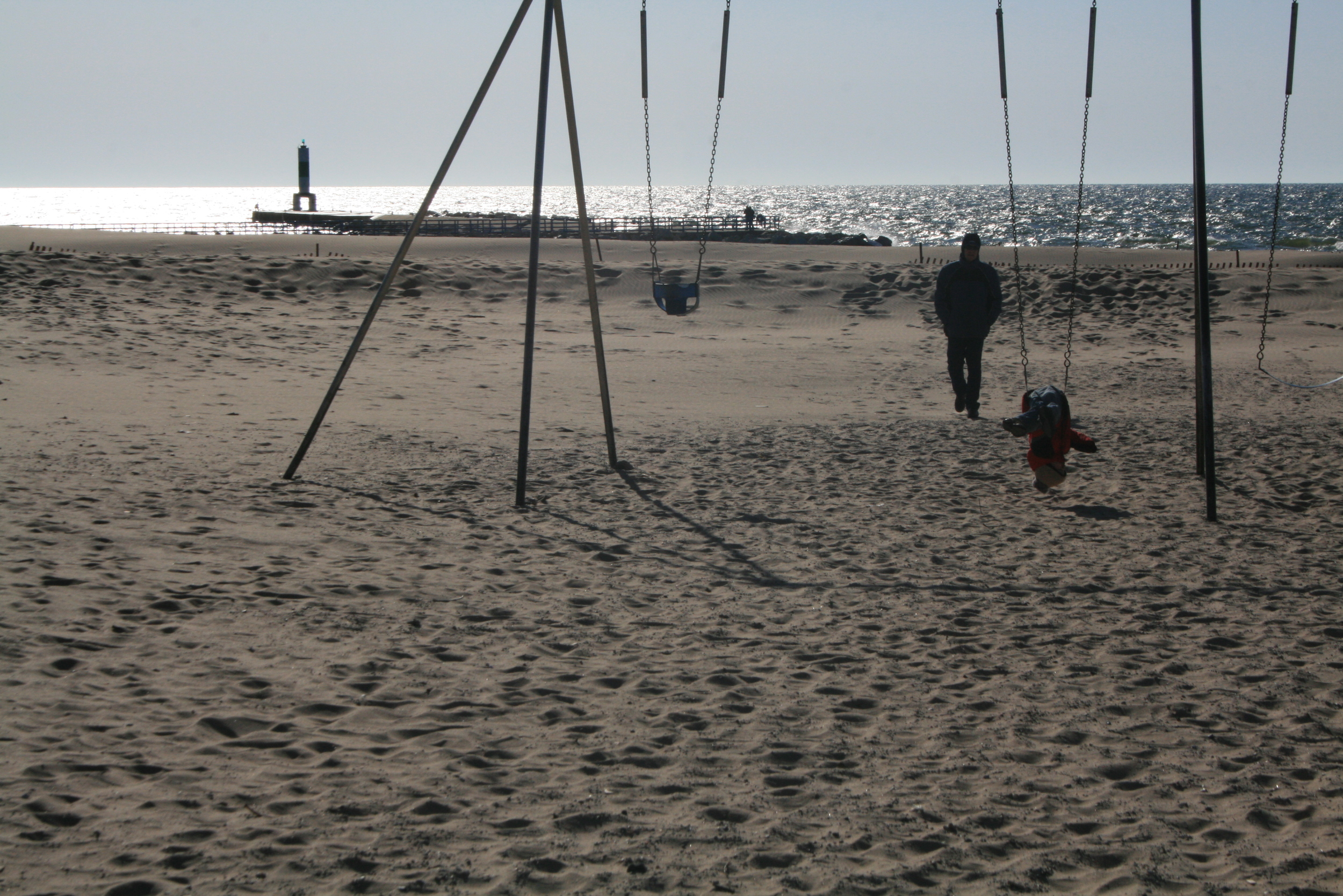 de(tales): swinging