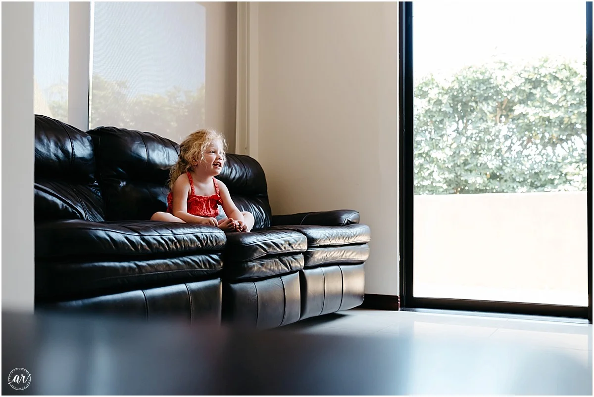 I'm watching TV. I am watchin TV. Yes, I'm watchin TV.