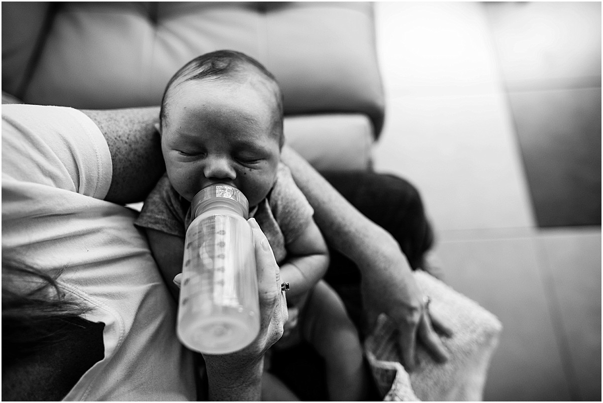 Newborn baby boy drinking bottle | Santa Ana, Costa Rica Lifestyle Photographer