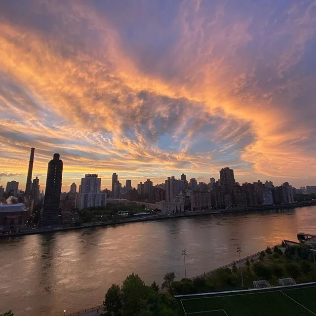 that day it looked like someone ripped a hole 🕳 in the clouds. 🌇 #latergram #nyc #skyline #sunset