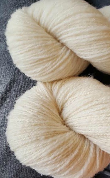 Top: The washed, fulled, and snapped yarn. Bottom: Unwashed and unfinished. See how different the finished product looks? 