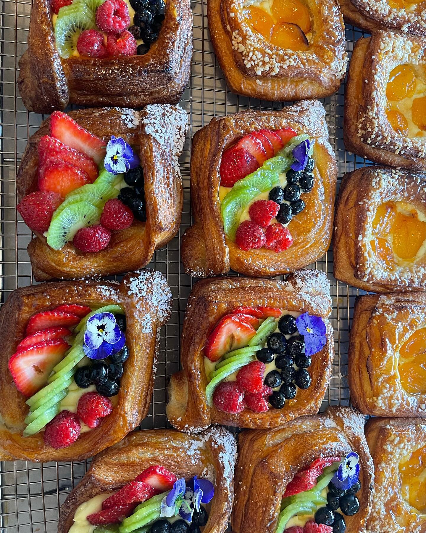 Come grab a breakfast and go celebrate #earthday !
Here&rsquo;s the menu for this weekend:
-strawberry coconut donuts 
-lemon bars 
-lemon almond tea cake
-raspberry rose financier
-pretty fresh fruit croix tarts
-raspberry white chocolate scones
-an