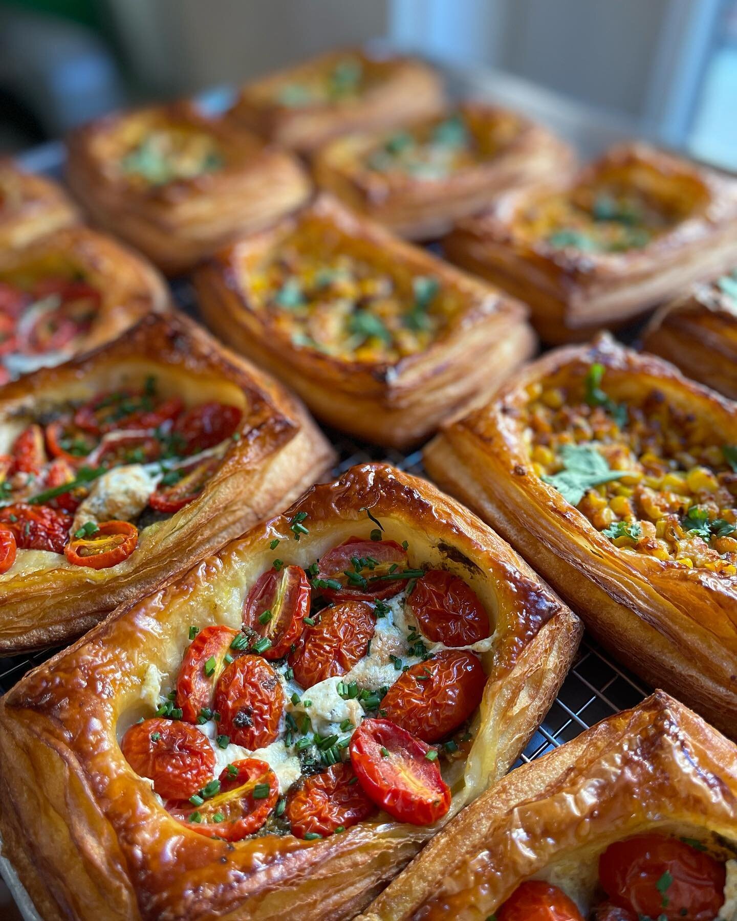 Mexican corn croissant tarts are baaack!
Here&rsquo;s our menu for this weekend:
-passion fruit raspberry donuts
-tiramisu cake by the slice
-blackberry financiers
-Mexican corn croix tarts
-strawberry &amp; cream croix tarts
-all your faves
-see you