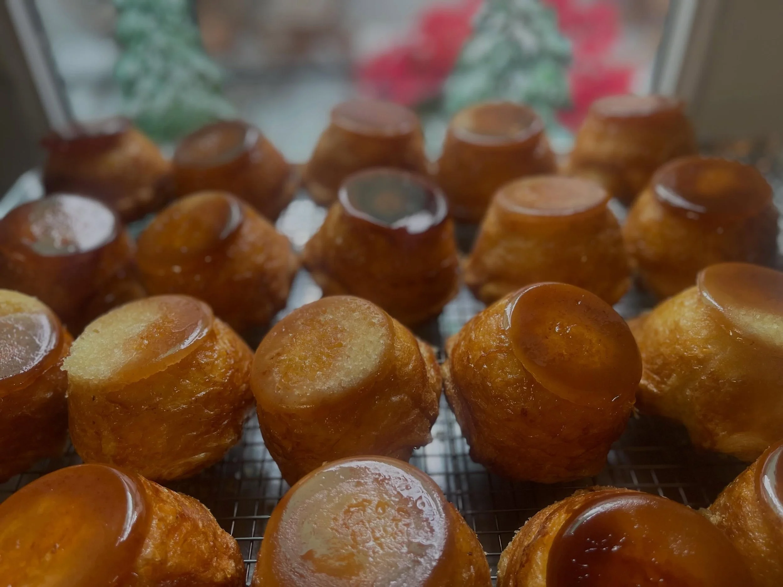 Here our menu for this weekend:
-triple berry brioche donuts
-passion fruit cake donuts
-kouign-ammans
-eclairs blueberry jam matcha whipped cream
-lemon curd raspberry tarts
-choux caramel whipped white chocolate 
-strawberry tarts
-passion fruit ch