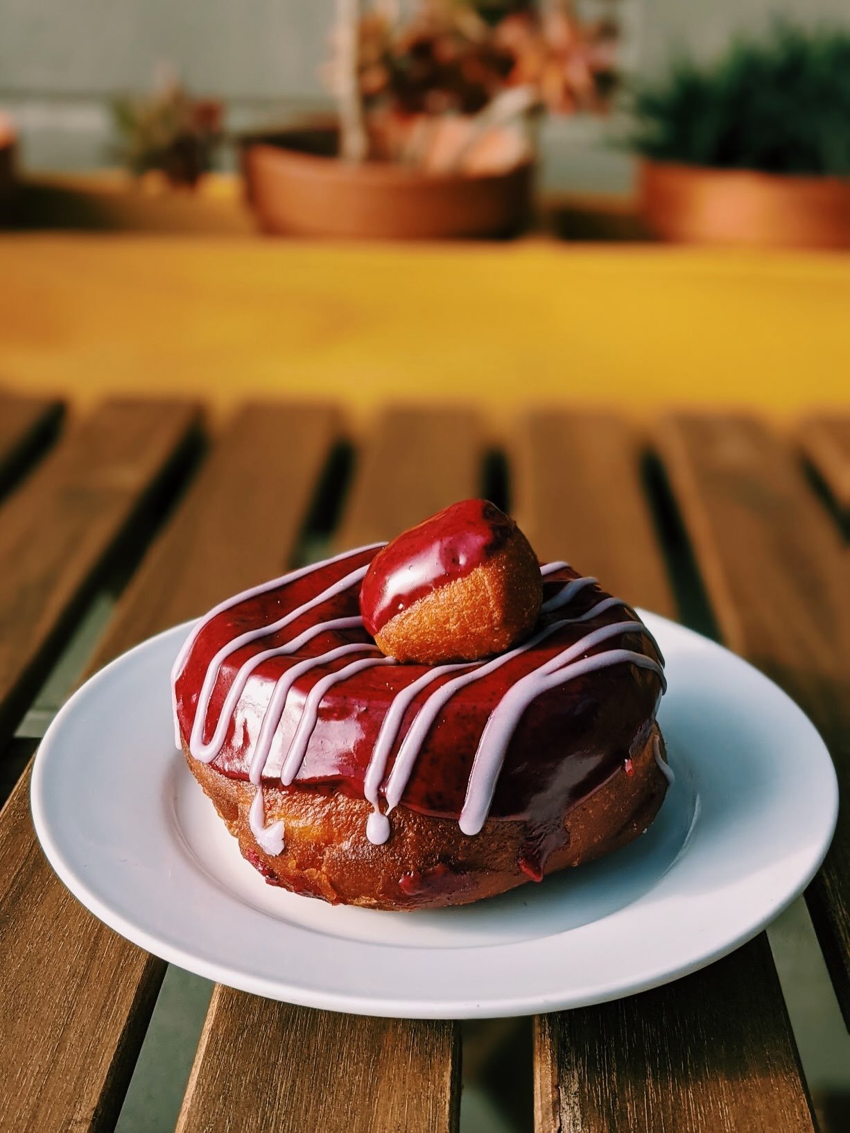 Here&rsquo;s our menu for this weekend :
-triple berry brioche donut
-quiche roasted tomatoes  cheddar cheese- slice
-strawberry rhubarb galettes
- pimento cheese scone
-pistachio lemon scones
-blueberry cheesecake- slice 🫐
-financier pistachio lemo