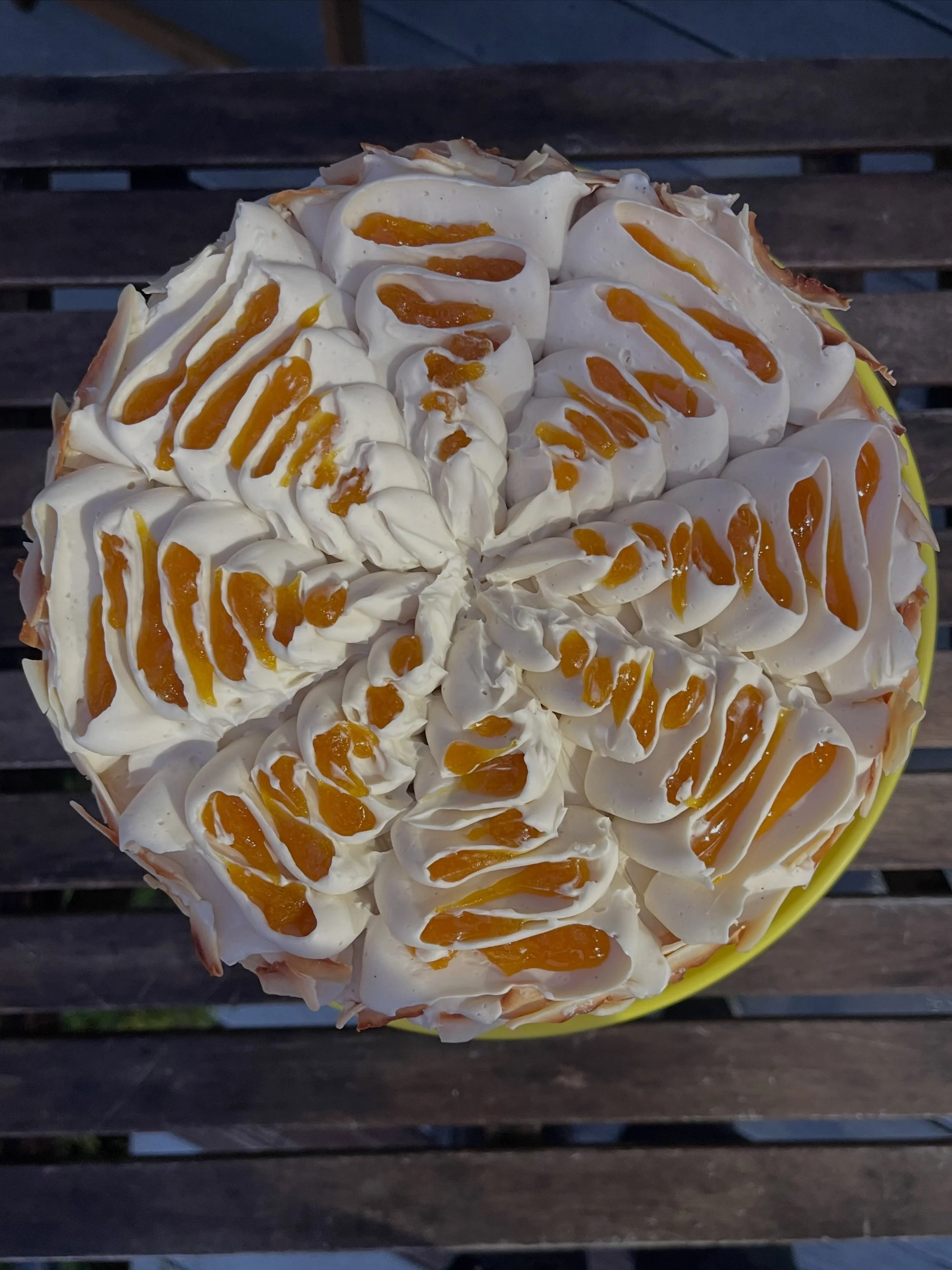 Here&rsquo;s our menu for this weekend :
-key lime pie brioche donut
-strawberry galettes w/ almond crumble
- pistachio lemon scones
-banana caramel, pastry cream, merengue pie-slice
-key lime pies- slice
-peach pies w/ pecan crumble - slice
-coconut