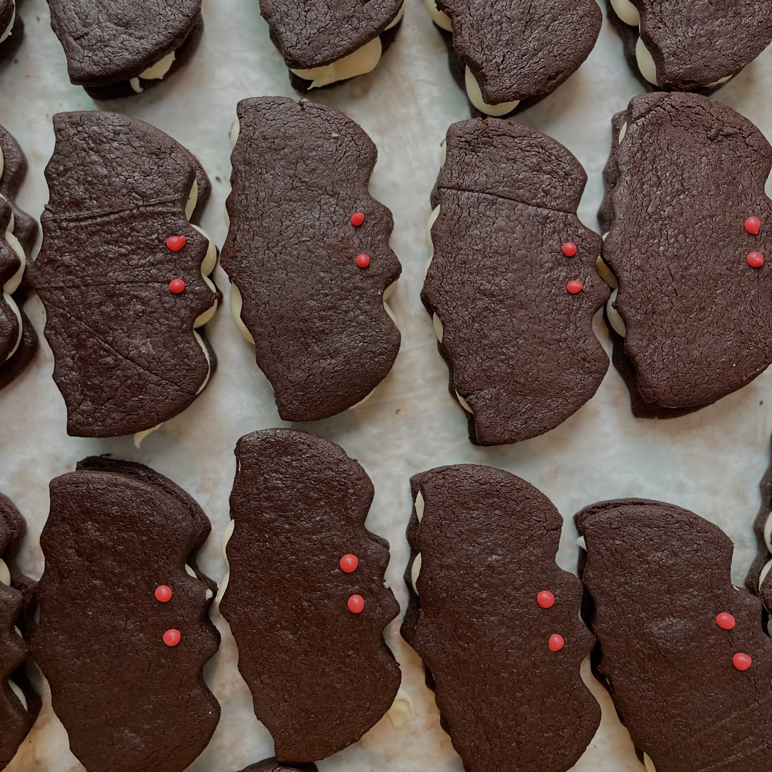 Here&rsquo;s our menu for this weekend:
-Dulce de leche brownie bits donuts
-roasted apples cake, graham cracker frosting - slice
-figs frangipane tart- slice
-pumpkin sheet cake, maple and chocolate- slice
-bat cookies 🦇🦇🦇
-apple and sausage croi