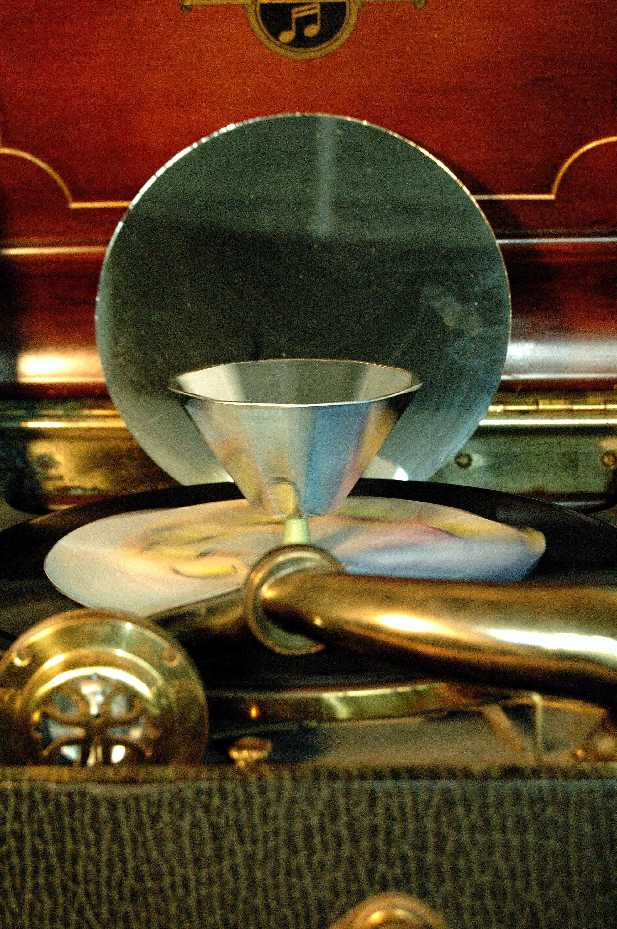  Praxinoscope looping animation of sun rising and setting. 