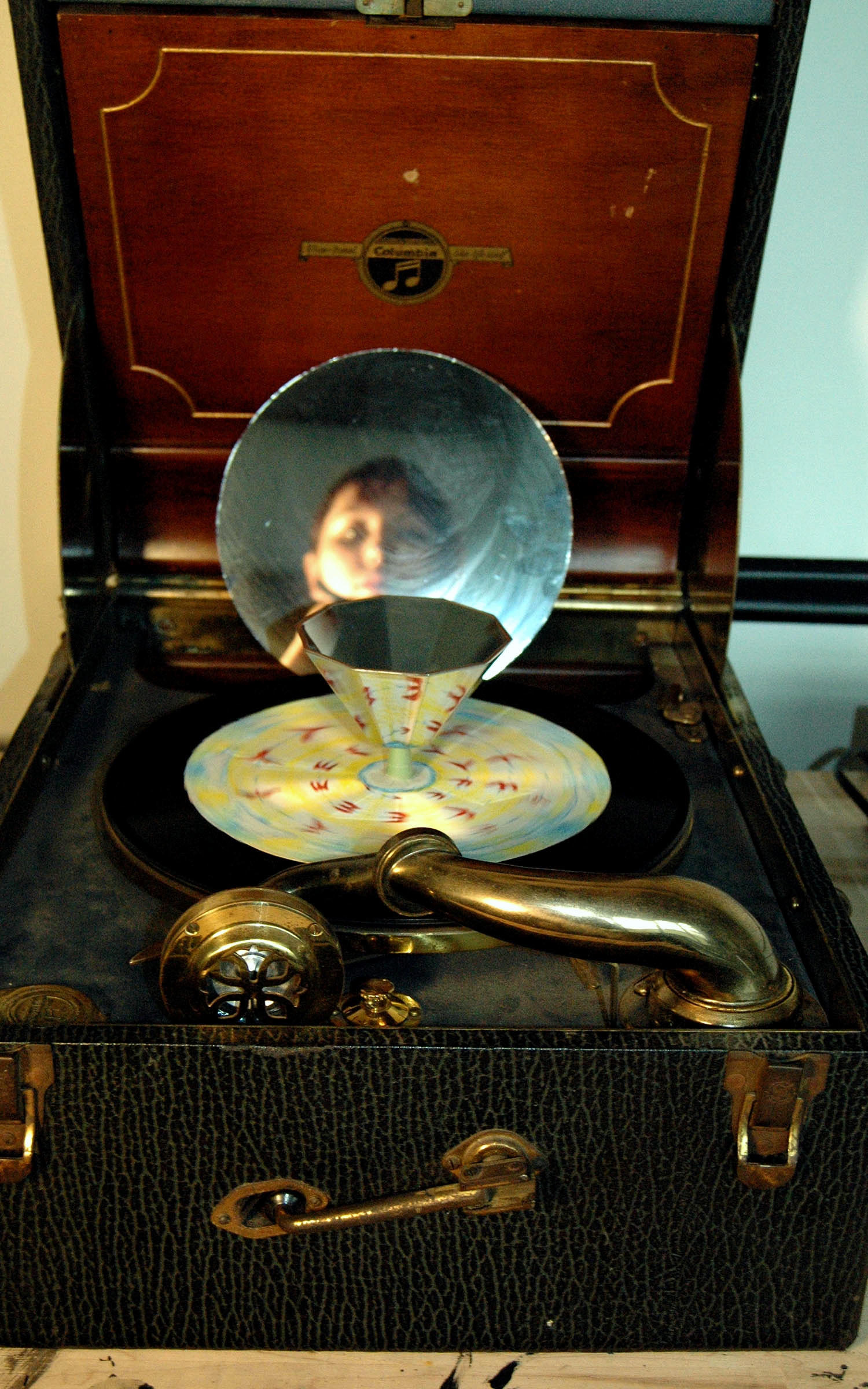  Praxinoscope animations&nbsp;created with paper,&nbsp;shaped mirrors and hand-crafted attachment for&nbsp;Vintage Record Player; Created for&nbsp;interactive use in Live Exhibition. 