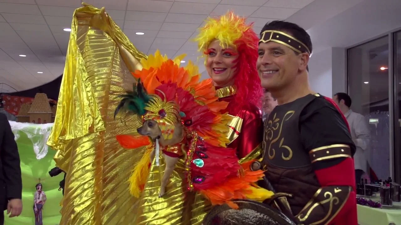 • DOG PEOPLE TRAILER 1 •