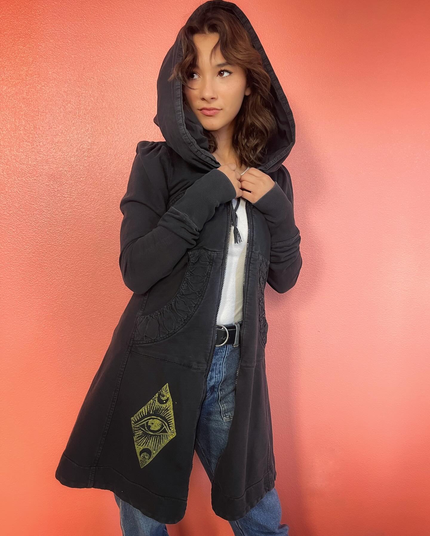 Sorcerer Sis 
Size- xs

$100
+ $10 shipping

#mendedexes #upcycledfashion #fashion #upcycled #upcycledclothing #boutiqueclothes
#murrieta #murrietasmallbusiness #temecula #temeculasmallbusiness #styleinspiration #style #handmade #thrifting #thrift #u