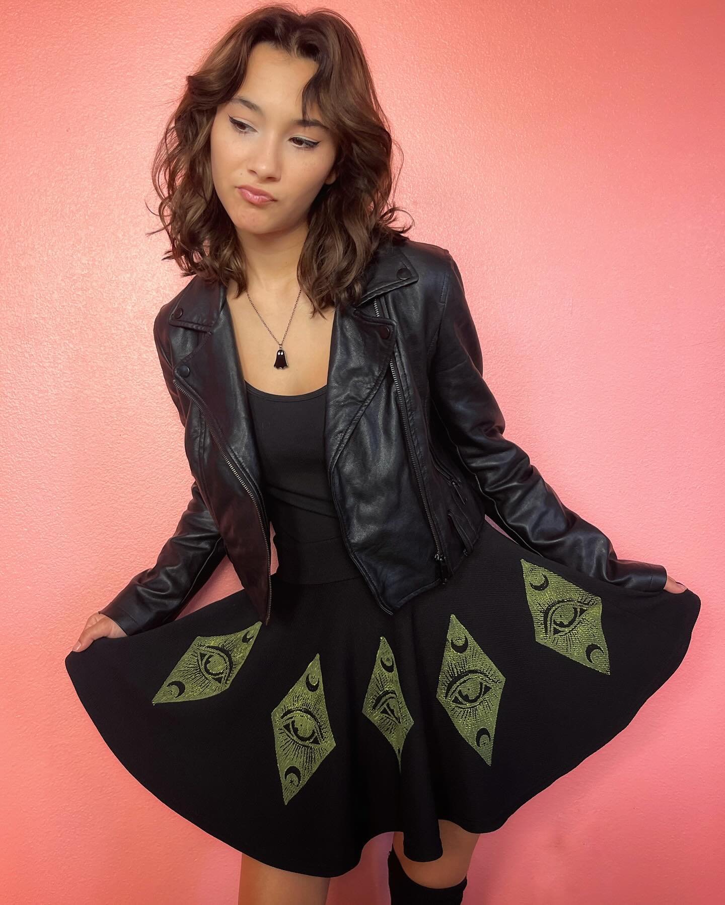 Curtsy Me
Size- s/m

$50
+ $10 shipping

#mendedexes #upcycledfashion #fashion #upcycled #upcycledclothing #boutiqueclothes
#murrieta #murrietasmallbusiness #temecula #temeculasmallbusiness #styleinspiration #style #handmade #thrifting #thrift #upcyc