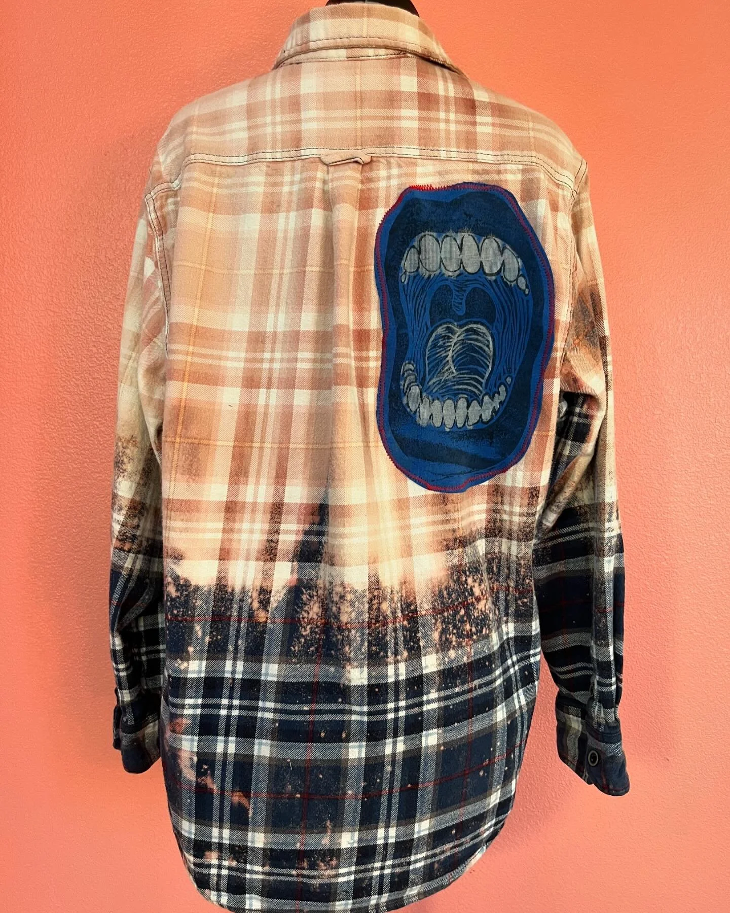 Faded love 

Size- medium 

$70
+ $10 shipping

#mendedexes #upcycledfashion #fashion #upcycled #upcycledclothing #boutiqueclothes
#murrieta #murrietasmallbusiness #temecula #temeculasmallbusiness #styleinspiration #style #handmade #thrifting #thrift