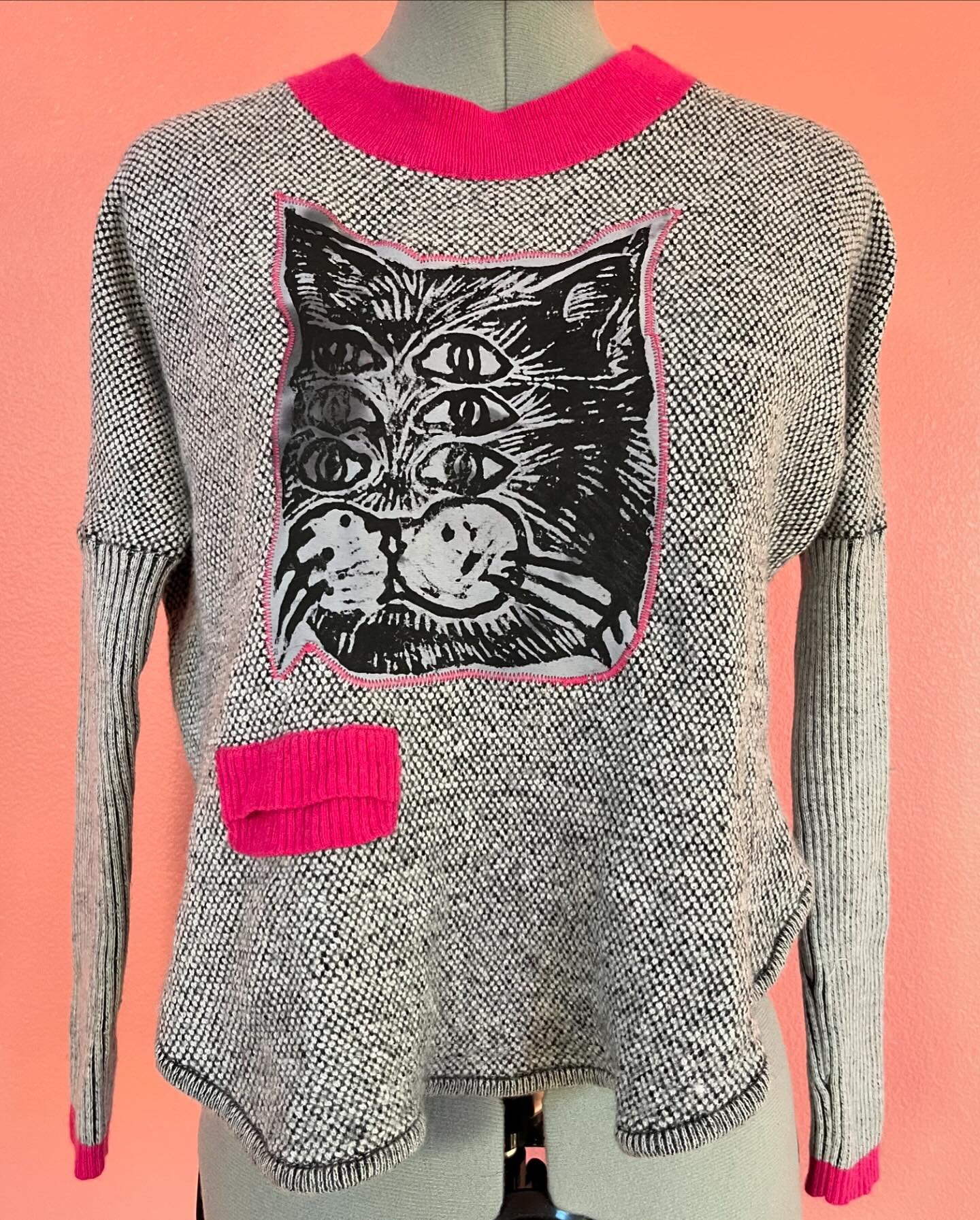 Cat a Clysmic 

Size- xs

$50
+ $10 shipping

#mendedexes #upcycledfashion #fashion #upcycled #upcycledclothing #boutiqueclothes
#murrieta #murrietasmallbusiness #temecula #temeculasmallbusiness #styleinspiration #style #handmade #thrifting #thrift #