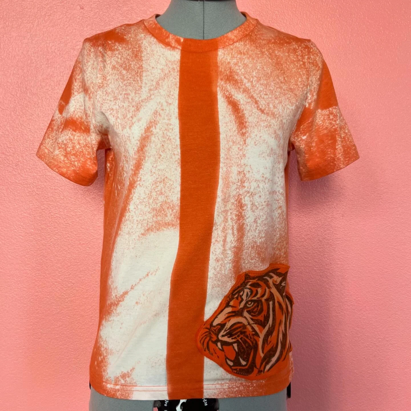 Unleashed 

Size- small

$60
+ $10 shipping

#mendedexes #upcycledfashion #fashion #upcycled #upcycledclothing #boutiqueclothes
#murrieta #murrietasmallbusiness #temecula #temeculasmallbusiness #styleinspiration #style #handmade #thrifting #thrift #u