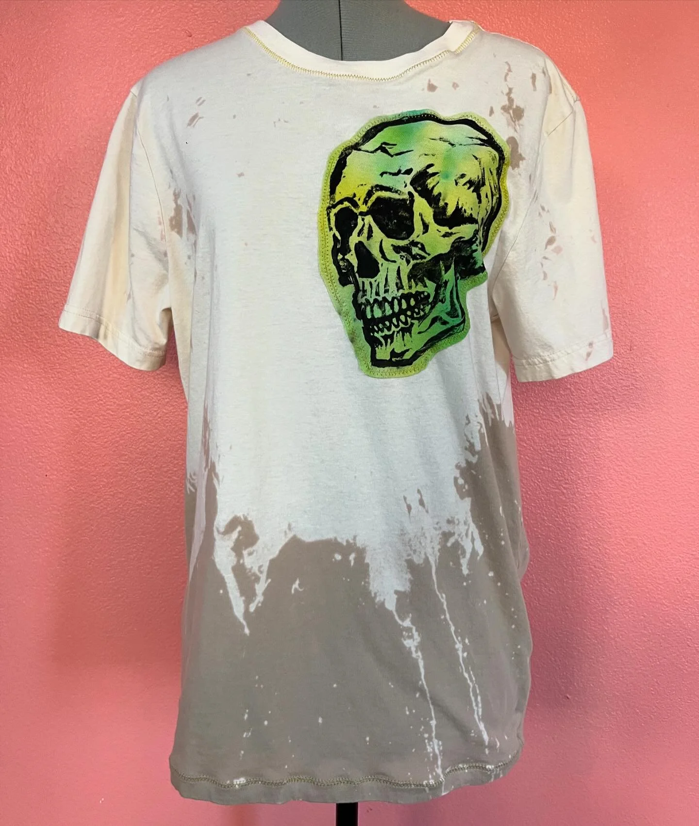 Ecto 

Size- small 

$50
+ $10 shipping

#mendedexes #upcycledfashion #fashion #upcycled #upcycledclothing #boutiqueclothes
#murrieta #murrietasmallbusiness #temecula #temeculasmallbusiness #styleinspiration #style #handmade #thrifting #thrift #upcyc
