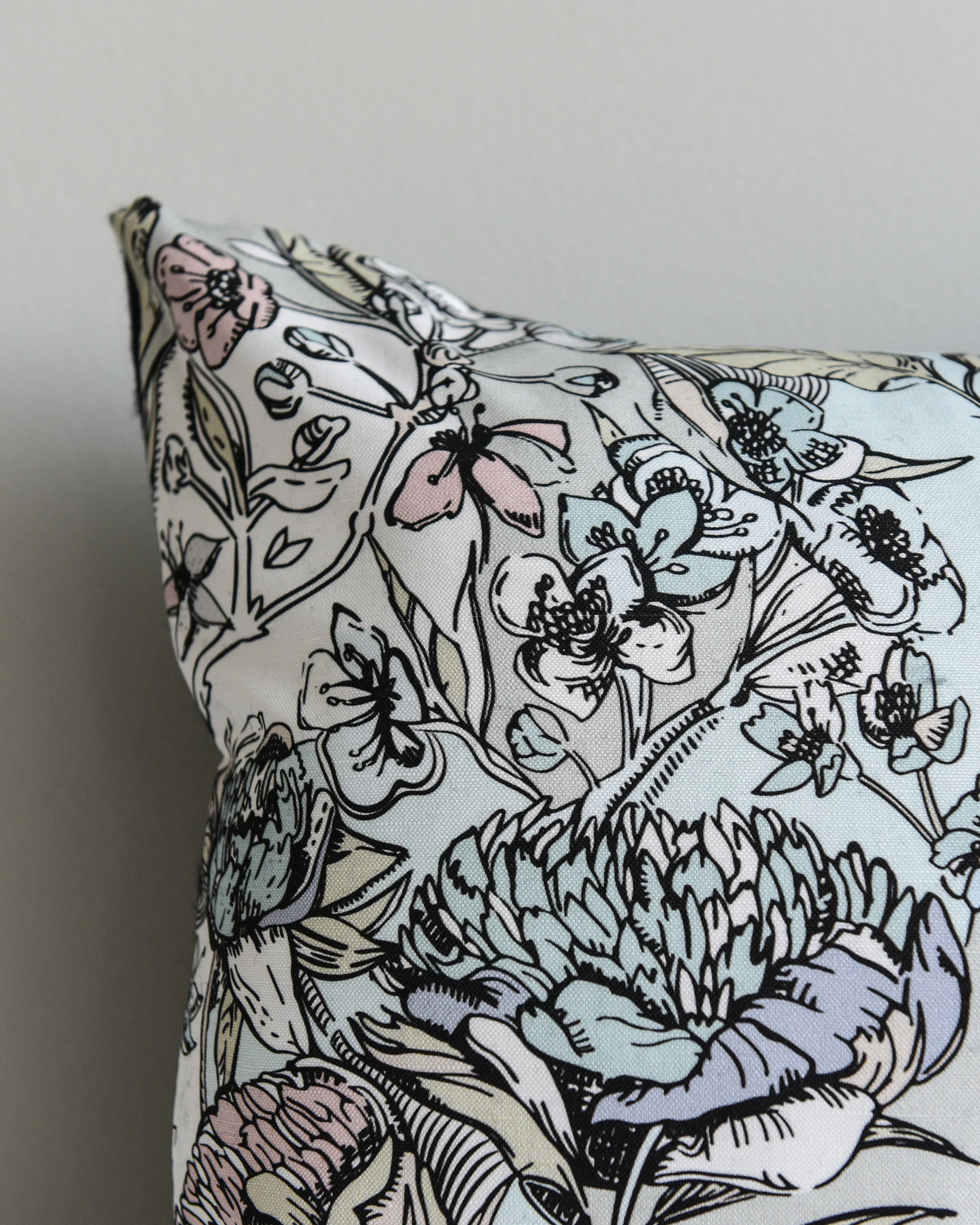 NadineNevitt&Co._Pillow_Website_IsabelaFloral_150-2.jpg