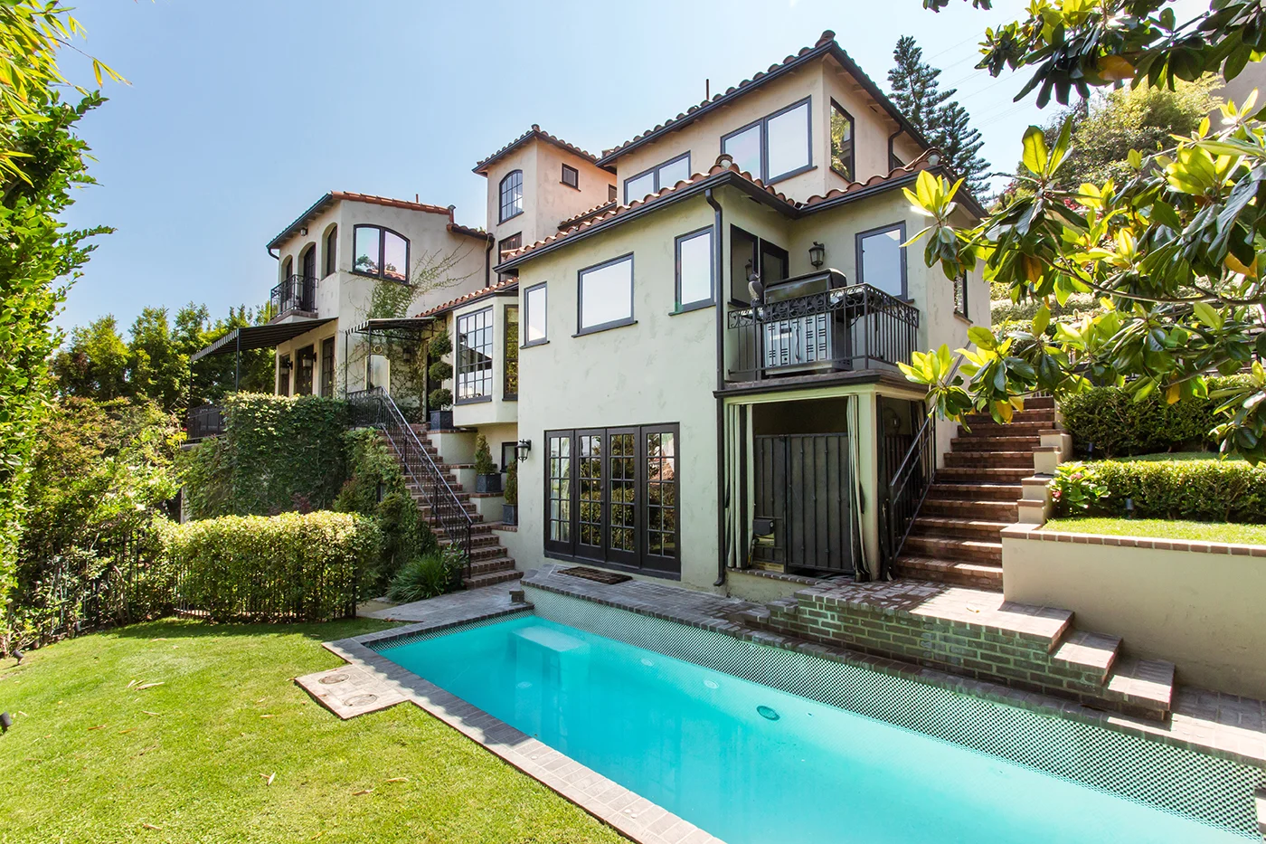 CAM20016_1_edited_MLS size.JPG